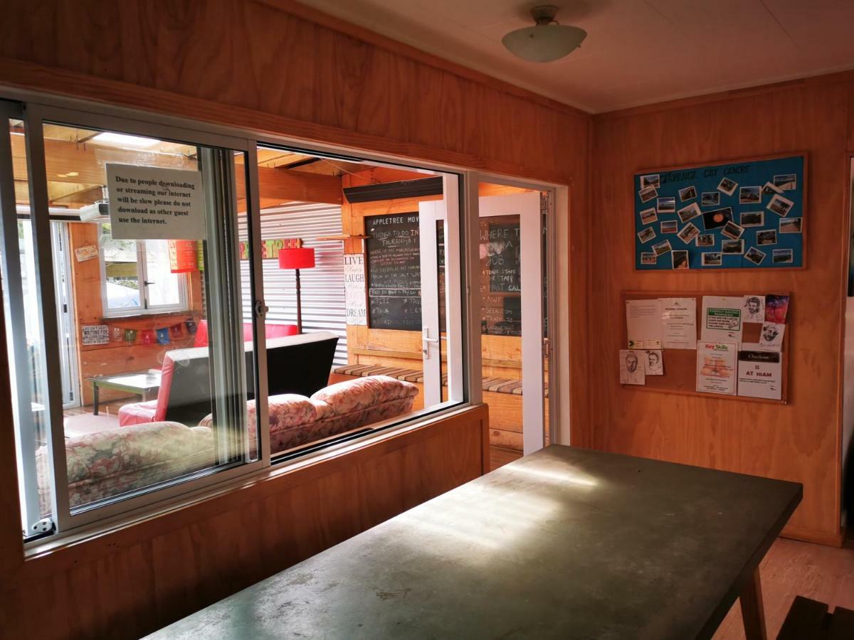 แอปเปิ้ล ทรี แบ็คแพ๊คเกอร์ Hostel ตาอูรังกา ภายนอก รูปภาพ